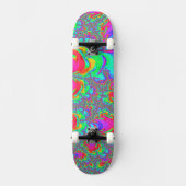 Skateboard Trippy Retro Vibrant Neon Arc-en-ciel Fractal Art (Recto)