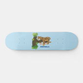 Skateboard Un mignon léopard dormant dans un arbre dessin ani (Horz)