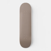 Skateboard un mur marron avec une horloge (Recto)