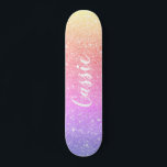 Skateboard unicorne rose bleu jaune parties scintillant arc-e<br><div class="desc">bleu rose unicorne arc en ciel parties scintillant ombre skateboard,  ajoutez votre nom</div>