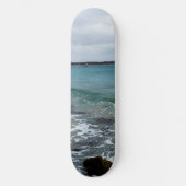Skateboard Vagues Et Bateaux De Pêche Sur L'Océan, (Recto)