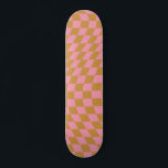 Skateboard Vérifier Pink Mustard À damiers Motif Checkerboard<br><div class="desc">à damiers Motif - tableau de bord rose et moutarde tordu / ondulé / déformé.</div>