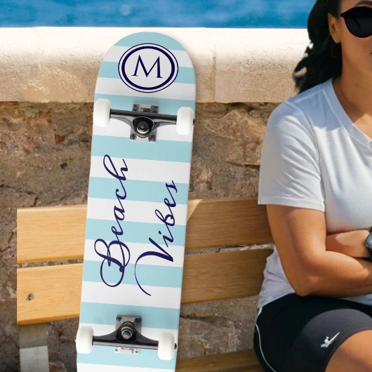 Skateboard Vibes de plage bleu blanc rayé monogramme cool