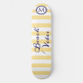 Skateboard Vibes de Plage Jaune Blanc Rayé Monogramme Cool (Recto)