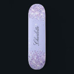 Skateboard Violet lavande parties scintillant nom de poussièr<br><div class="desc">Un arrière - plan violet,  couleur lavande. Personnalisez et ajoutez votre nom. Décoré avec de la poussière de parties scintillant imitation. Le nom est écrit avec un script de style moderne écrit à la main.</div>