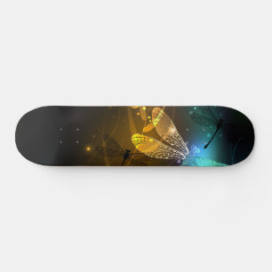 Skateboard Vol de libellule verte lumineuse