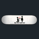 Skateboard Vous m'épouserez avez plié l'homme et la femme de<br><div class="desc">Manière mignonne superbe de demander à l'amour de votre vie de vous épouser. Comportant un homme de silhouette sur le genou plié,  demandant à sa dame sa main dans le mariage. Coeurs rouges flottant au-dessus.</div>