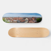 Skateboard Vue panoramique de la vieille ville d'en haut à Ba (Horz)