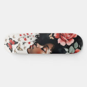 Skateboard Whimsical Black Girl avec Roses et papillons (Horz)