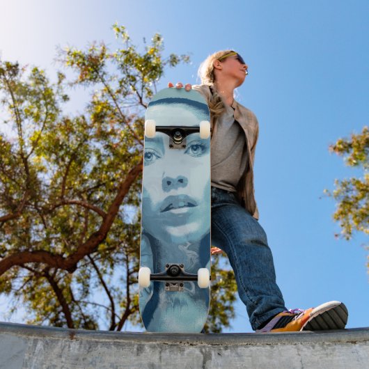 Skateboard "Woman in Blue" (Extérieur 1)