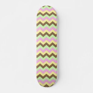 Skateboard Zigzag patroon (roze, groen, geel en bruin)