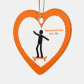 Skateboarder op zijn skateboardaangepast keramisch ornament (Links)