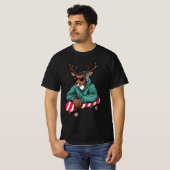 Skater Reindeer – Cool Christmas Skateboard Design T-shirt (Voorkant volledig)
