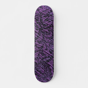 Skeelerboard met paarse achtergrond skateboard