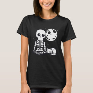 Skelet en kat met volle maan Halloween T-shirt