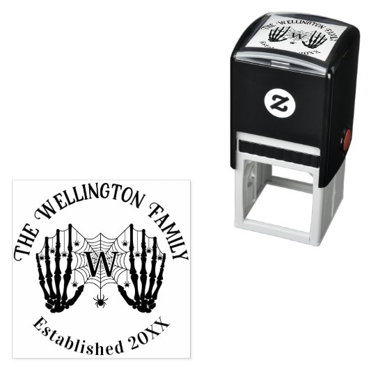 Skelet Handen Spiderweb Init Familienaam ESTD Zelfinktende Stempel (In situ)