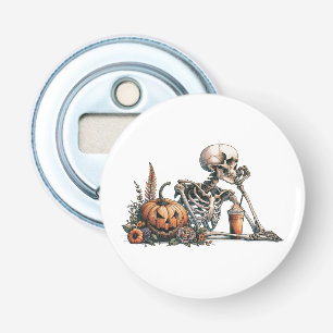 Skelet met pompoen en drink. Halloween Button Flesopener