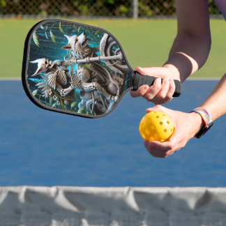 Skelet op een helikopter gemonteerd met een wolf h pickleball paddle