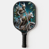 Skelet op een helikopter gemonteerd met een wolf h pickleball paddle (Achterkant)