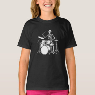 Skelet speelt drums in rockband t-shirt