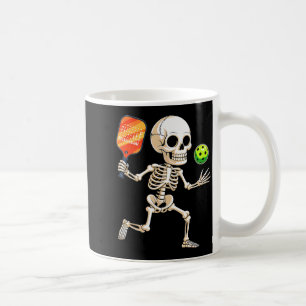 Skelet speelt pickleball halloweenkostuum koffiemok
