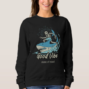 Skelet Surft op Haai Blauwe Oceaan Goede Sfeer Trui