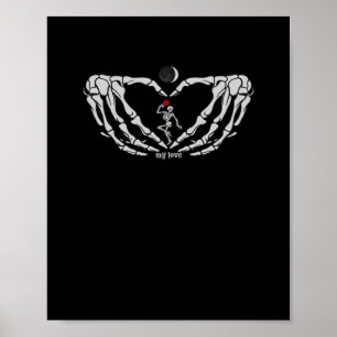 Skelet vrouw met rood in het hart gemaakt van hand poster