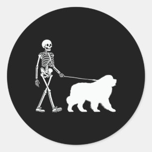 Skelet Wandelen Een Newfoundlander Hond Halloween Ronde Sticker