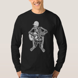Skeletkop speelt akoestische rock op zijn gitaar t-shirt
