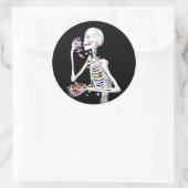 Skeleton Eating Halloween Snoep Ronde Sticker (Tas)