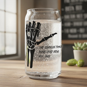 Skeleton Hand met Diamanten Ring Blikvorm Glas