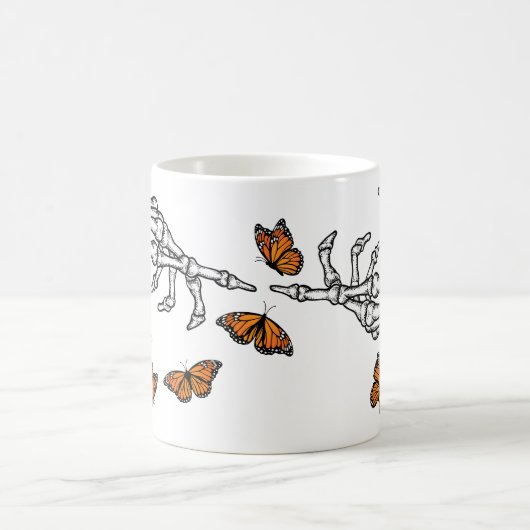 Skeleton Handen en Monarch Vlinders Koffiemok (Center)