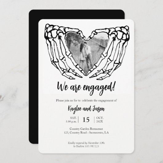 Skeleton Hands Engagement Party Fotouitnodiging Kaart (Voorkant / Achterkant)