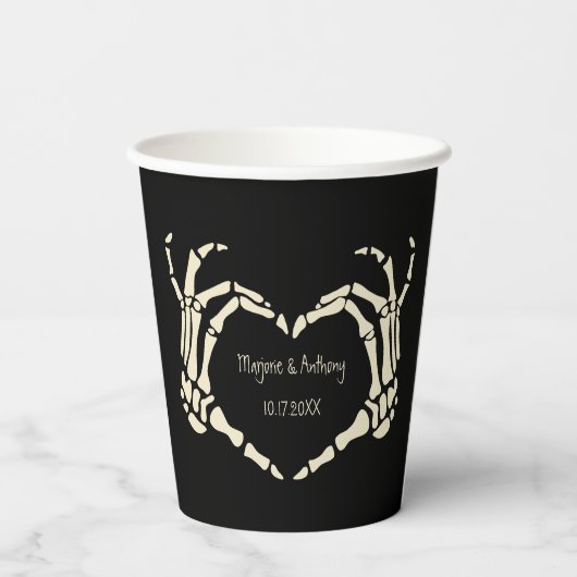 Skeleton Hands Heart Shape Custom Wedding Papieren Bekers (Achterkant)