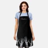 Skeleton Hands On Black met aangepaste naam Hallow Schort (Gedragen)