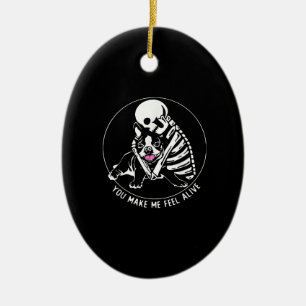 SKELETON HUG BOSTON TERRIER JE MAAKT ME LEVEN KERAMISCH ORNAMENT