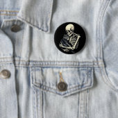 Skeleton Hugging Cat Funny Halloween Cat Lover Ronde Button 5,7 Cm (In situ)