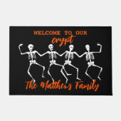 Skeleton Welkom bij onze gepersonaliseerde crypt Deurmat (Voorkant)