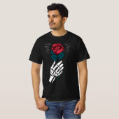 Skeleton's Embrace: De Rozen Streewear T-shirt (Voorkant volledig)