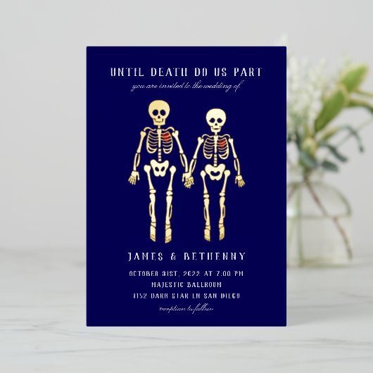 Skeletons romantiques Foil Invitation (Debout devant)