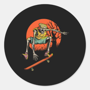 Skeletskater in halloween met skateboard ronde sticker
