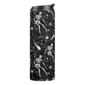 Skeletten in de ruimte achtergrond thermosbeker (Gedraaid links)