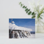 Ski dans une station de ski, carte postale de la L (Debout devant)