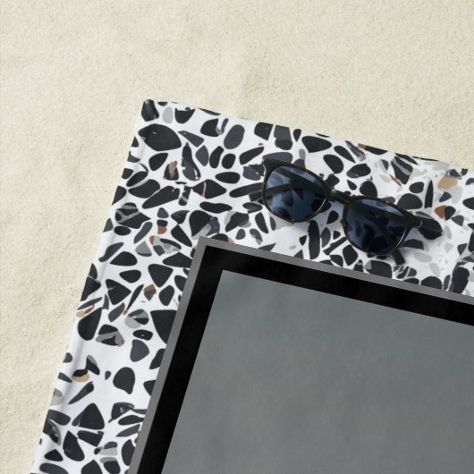 Ski de neige Pebble noir blanc serviette de plage (En situation)