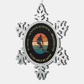 Ski Mt. Baker, Man - Geel Tekst Tin Sneeuwvlok Ornament (Rechts)