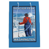 Skier Admiring - Glacier Peak, Washington Medium Cadeauzakje (Voorkant)