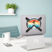 Skier Snowboarder de bergen noemen Sticker (Laptop op bureau)