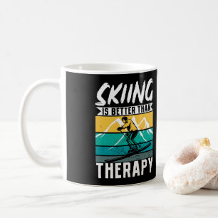 Skiing is beter dan wintersport met een theatermak koffiemok