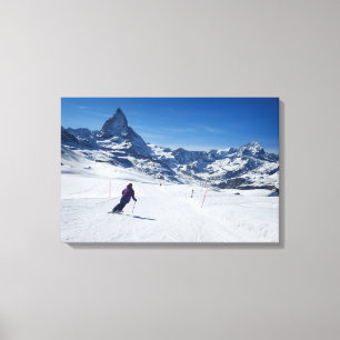 Skiing met Mt. Matterhorn in Zermatt, Zwitserland Canvas Afdruk