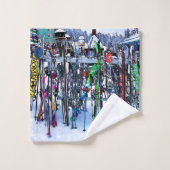 Skis and Poles (Gant de toilette)